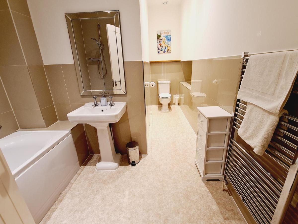 Seas The Day - Beachfront Apartment - Sleeps 4 Ramsgate Luaran gambar