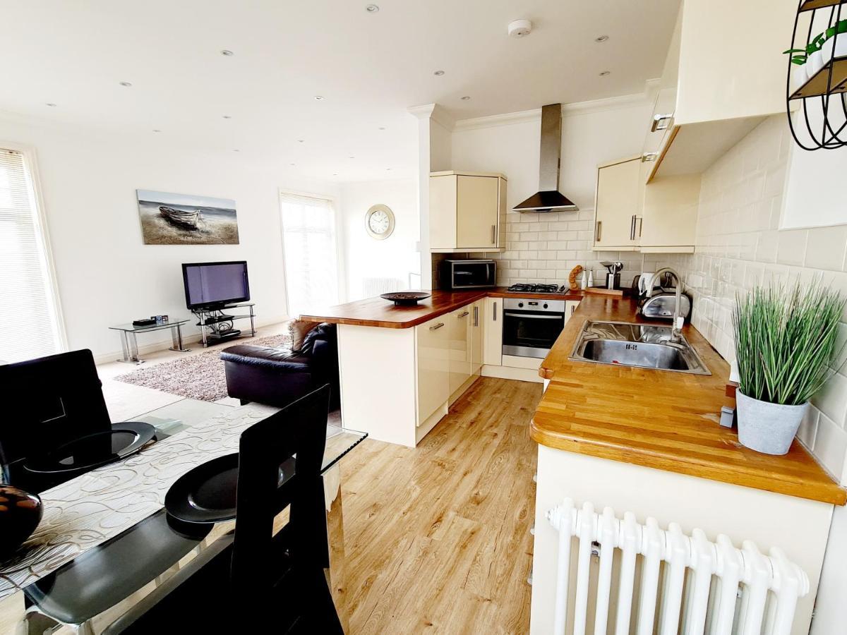 Seas The Day - Beachfront Apartment - Sleeps 4 Ramsgate Luaran gambar